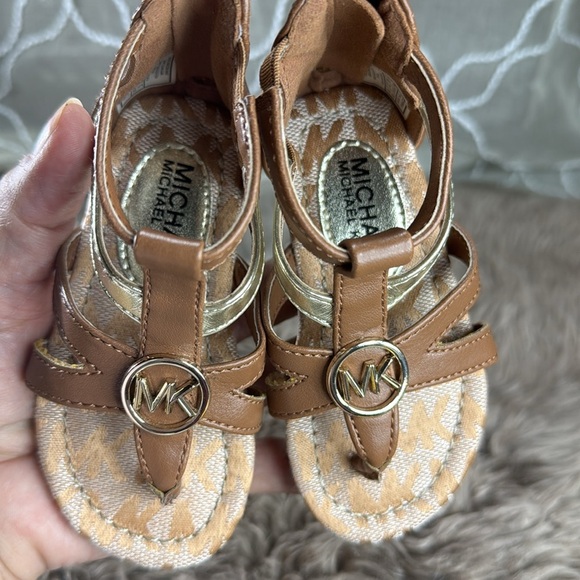 (S4)Michael Kors Toddler Sandals, Size 5c
Brown, Silver, Gold
Back zip gladiator - Picture 8 of 12